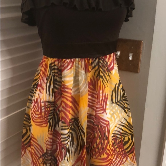 2B Bebe Floral Dress Size Medium - Picture 2 of 4